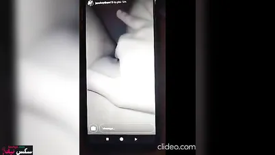 لبوة مصرية بتعرض جسمها لحبيبها في مكالمة فيديو