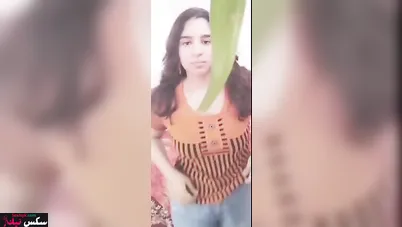 مزة مصرية ملبن بتقلع الهدوم وتعرض في جسمها كامل لحبيبها