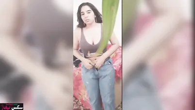 مزة مصرية ملبن بتقلع الهدوم وتعرض في جسمها كامل لحبيبها