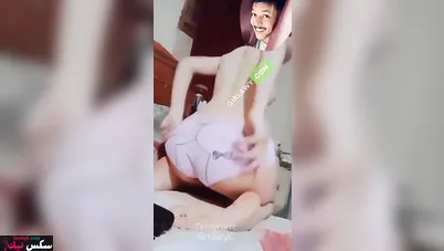 بنوتة مصرية اخوها بيركبها زبه على السرير وبيصورها
