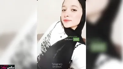 بنوتة مصرية اخوها بيركبها زبه على السرير وبيصورها