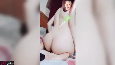 بنوتة مصرية اخوها بيركبها زبه على السرير وبيصورها