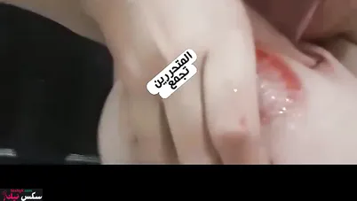 متناكة فاشخه كسها بالخيارة وتلحس بزازها الكبيرة