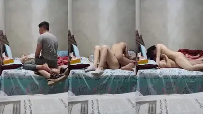 زانق خطيبته على السرير ومش راحم كسها بكل الاوضاع