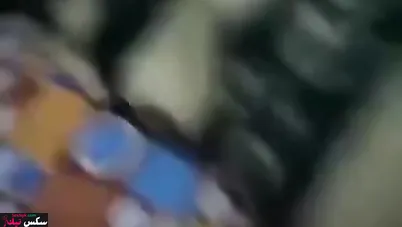 متناكة بتمص الزب على السرير وتبلعه في كسها المولع