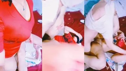 فاجرة مصرية بتصور نفسها واخوها فاشخ كسها على السرير