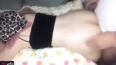 شرموطة محجبة عشيقها مش راحم طيزها الجامدة على سريره