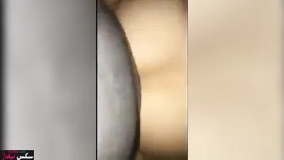 شرموطة محجبة عشيقها مش راحم طيزها الجامدة على سريره