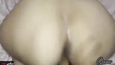 فلاحة بتخلي ديوثها يصورها وهو بينيك طيزها الكبيرة