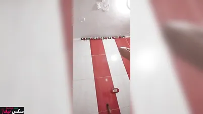 لبوة ماسكه بزازها ومش رحماهم تقفيش وبتهيج صاحبها