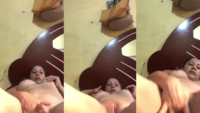 فلاحة قالعه ومش راحمه كسها فرك وبعبصة على السرير