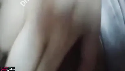 ميلفايه نار بتتشرمط في الحمام وتلعب في بزازها الكبيرة