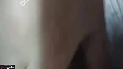 ميلفايه نار بتتشرمط في الحمام وتلعب في بزازها الكبيرة