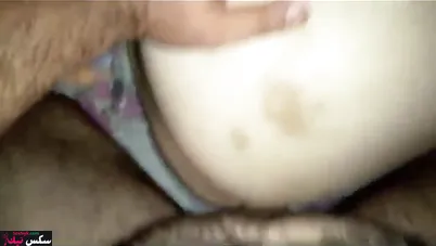 مصرية بطيز كبيرة عشيقها فاشخها خلفي بعنف والبت تصرخ