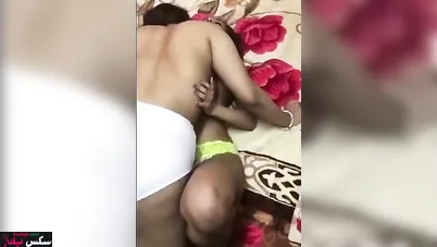 متانكة مصرية واخده اختها تتناك معاها في شقة مفروشة