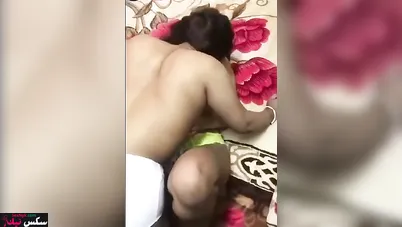 متانكة مصرية واخده اختها تتناك معاها في شقة مفروشة