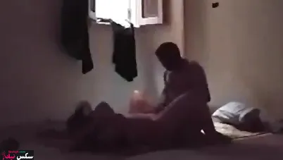 عنتيل واخد جارته الشرموطة وبينيك كسها بكل الاوضاع