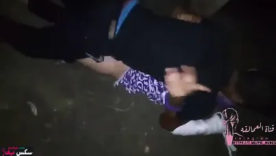 محجبة عشيقها منيمها وراكب فوقها ومش راحم كسها بعنف