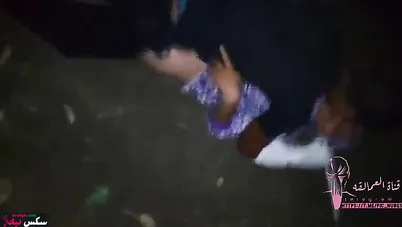 محجبة عشيقها منيمها وراكب فوقها ومش راحم كسها بعنف