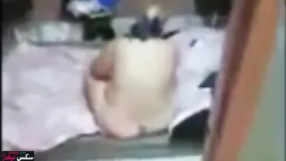 شرموطة مصرية بتتناك على سرير جوزها بكل الاوضاع