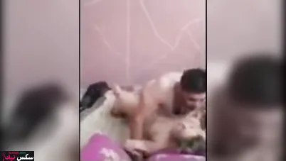 شرموطة مصرية بتتناك على سرير جوزها بكل الاوضاع