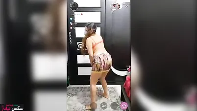 لبوة مصريه مدلعه المتابعين على الاخر وترقص وتتشرمط