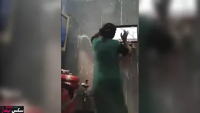 فلاحة مصرية بترقص في اوضة النوم وتفشخ كسها فرك لحبيبها