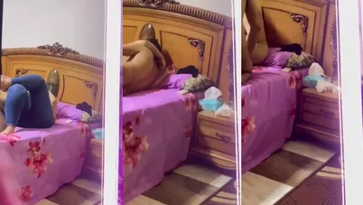 عشيقها دخل عليها وبينيكها بكل الاوضاع على سريرها