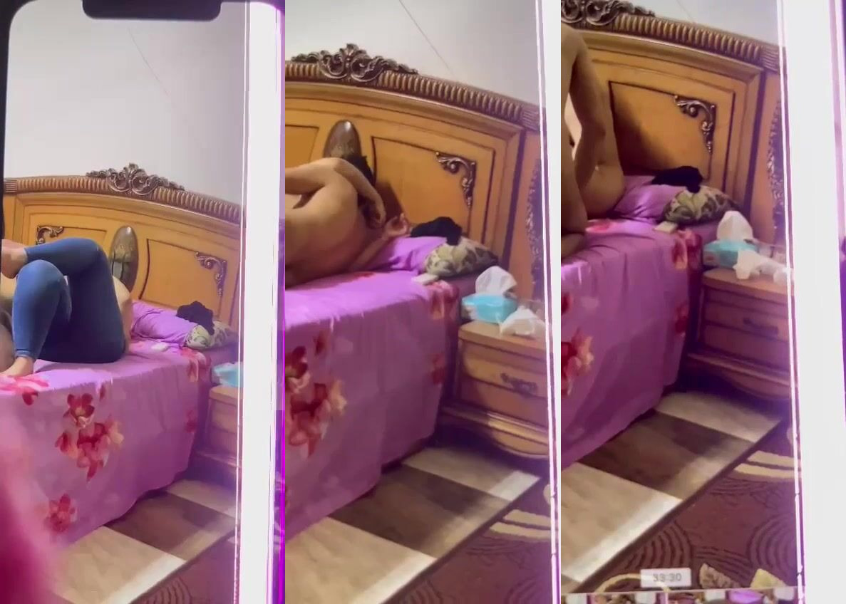 عشيقها دخل عليها وبينيكها بكل الاوضاع على سريرها