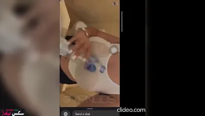 بزازها كبيرة بتتفضح من حبيبها وهي بتقلعله في المكالمة