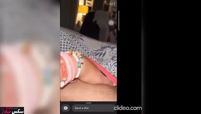 بزازها كبيرة بتتفضح من حبيبها وهي بتقلعله في المكالمة