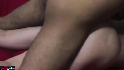 مصرية اخوها دخل ورشق زبه في طيزها الجامدة على سريرها