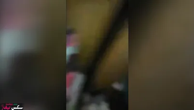 شرموطة بتتصور وتنام على السرير تحضن المخدة بهيجان