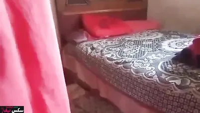 مصرية متناكة راحت بيت جرها وفاشخها بكل الاوضاع وفضحها