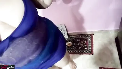 مصريه مربربه بتدلع للزبون وترقصله وهي هيجانه نار
