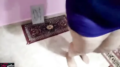 مصريه مربربه بتدلع للزبون وترقصله وهي هيجانه نار