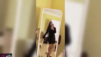 خليجية جميلة تلعب في كسها وبزازها وتدلع لحبيبها