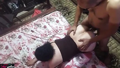 عنتيل واخد شرموطة مصرية البيت وفاشخها على سريره