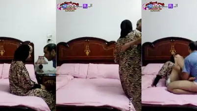 عشيقها قلعها الهدوم على سريره وبينيكها بكل الاوضاع