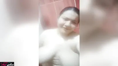 فلاحة مصرية بتتلبون في النودز وتعرض جسمها وكسها