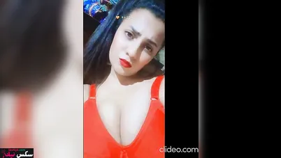 فرسة مصرية هاجت وفاشخه بزازها تقفيش وتصور كسها لحبيبها