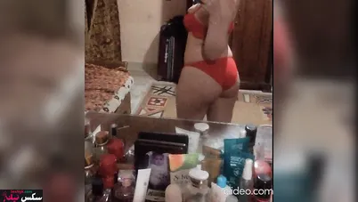 فرسة مصرية هاجت وفاشخه بزازها تقفيش وتصور كسها لحبيبها