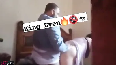 فلاحة بتاخد زب جارها كامل على سرير جوزها وتتفضح