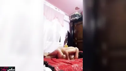 مصرية بتتصور من عشيقها وهي بتتناك في بيته بكل الاوضاع