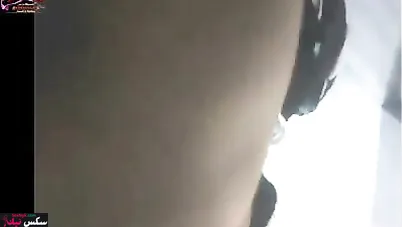 هيجانه مصريه ماسكه البزاز وفشخاهم تقفيش على الواقف
